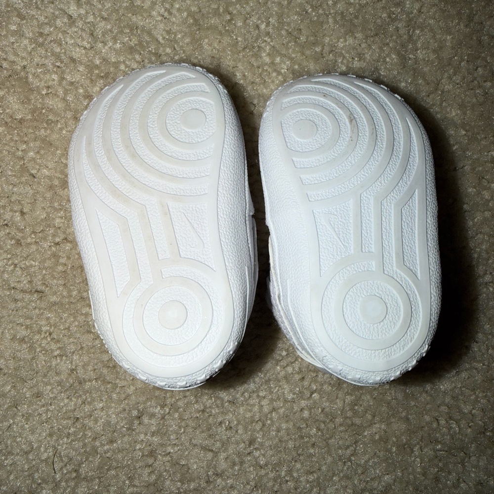 Nike Kids' All-White Sneakers - Picture 3 of 5